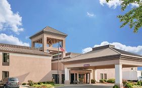 Quality Inn & Suites Near Amish Country